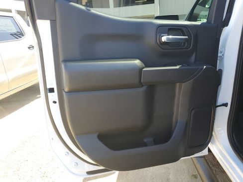 Used 2024 Chevrolet Silverado 1500 Custom Trail Boss w/ Turbomax Blackout Package AWD/4WD image 16