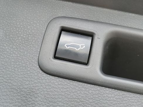 Used 2023 Toyota Highlander XSE AWD/4WD image 11