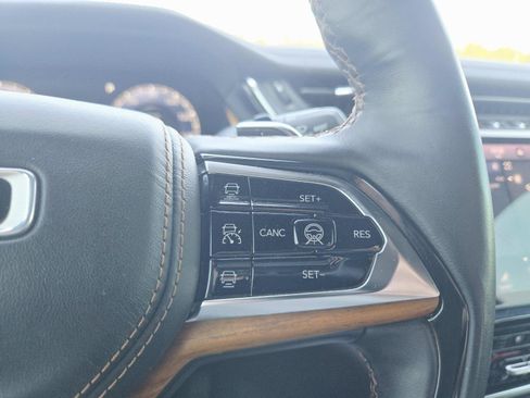 Used 2022 Jeep Grand Cherokee Summit AWD/4WD image 23