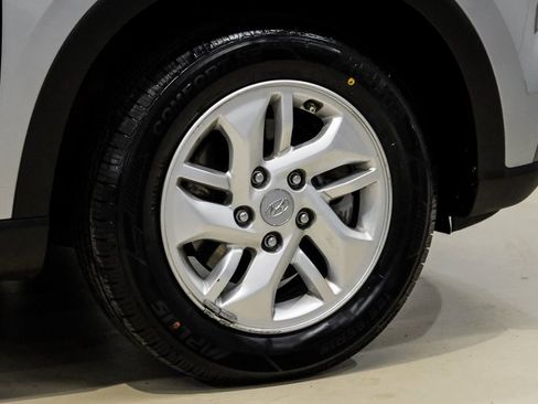 Used 2021 Hyundai Venue SE image 50