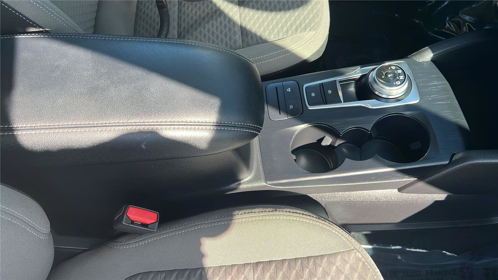 Used 2022 Ford Escape SE w/ SE Sport Appearance Package FWD image 17