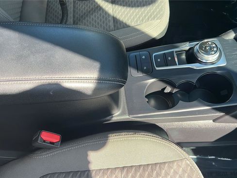Used 2022 Ford Escape SE w/ SE Sport Appearance Package FWD image 17