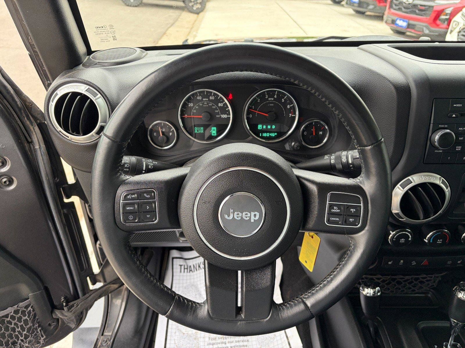 Used 2017 Jeep Wrangler Unlimited Sahara w/ Connectivity Group AWD/4WD image 10