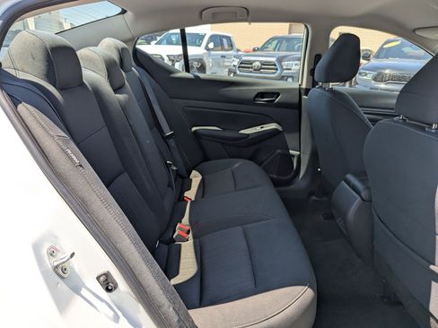 Used 2025 Nissan Altima 2.5 SV FWD image 32