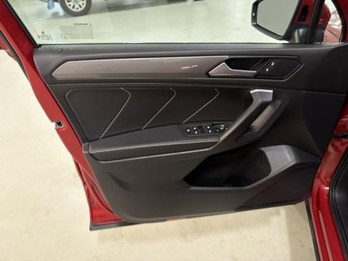 Certified 2023 Volkswagen Tiguan SE w/ Panoramic Sunroof Package FWD image 17