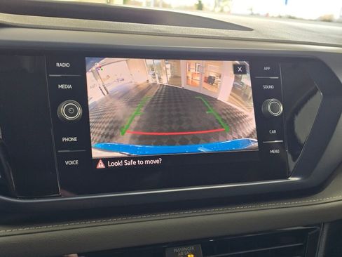 Used 2024 Volkswagen Taos SE image 31