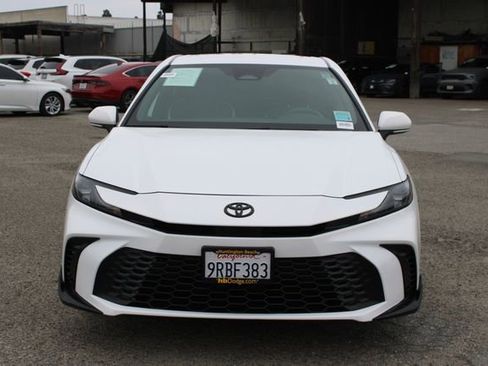 Used 2025 Toyota Camry SE image 2
