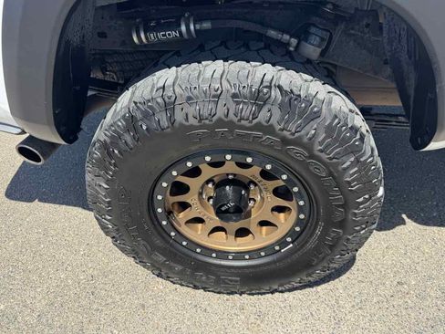 Used 2016 Toyota Tacoma TRD Off-Road AWD/4WD image 38