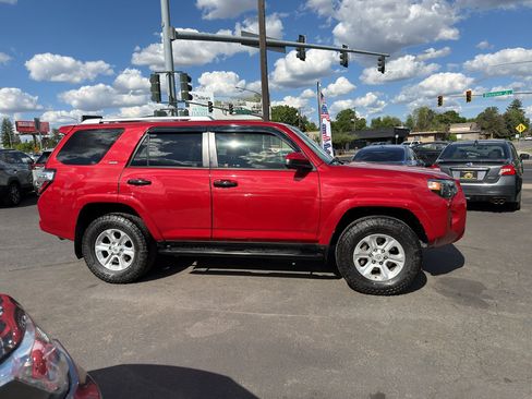 Used 2014 Toyota 4Runner SR5 AWD/4WD image 9