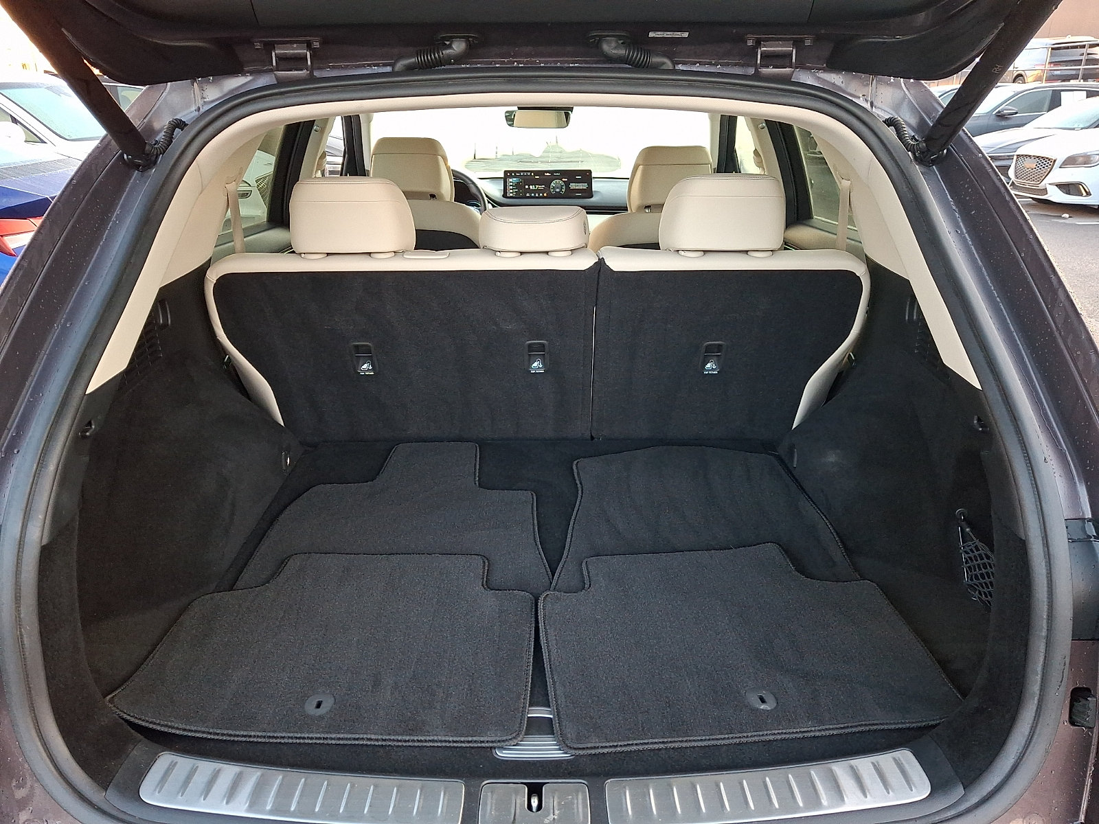 Certified 2022 Genesis GV70 2.5T AWD/4WD image 29