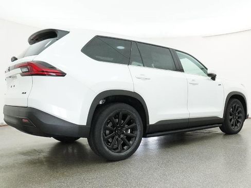 New 2026 Toyota Grand Highlander XLE FWD image 2