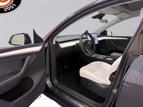 Used 2024 Tesla Model Y Long Range RWD image 10