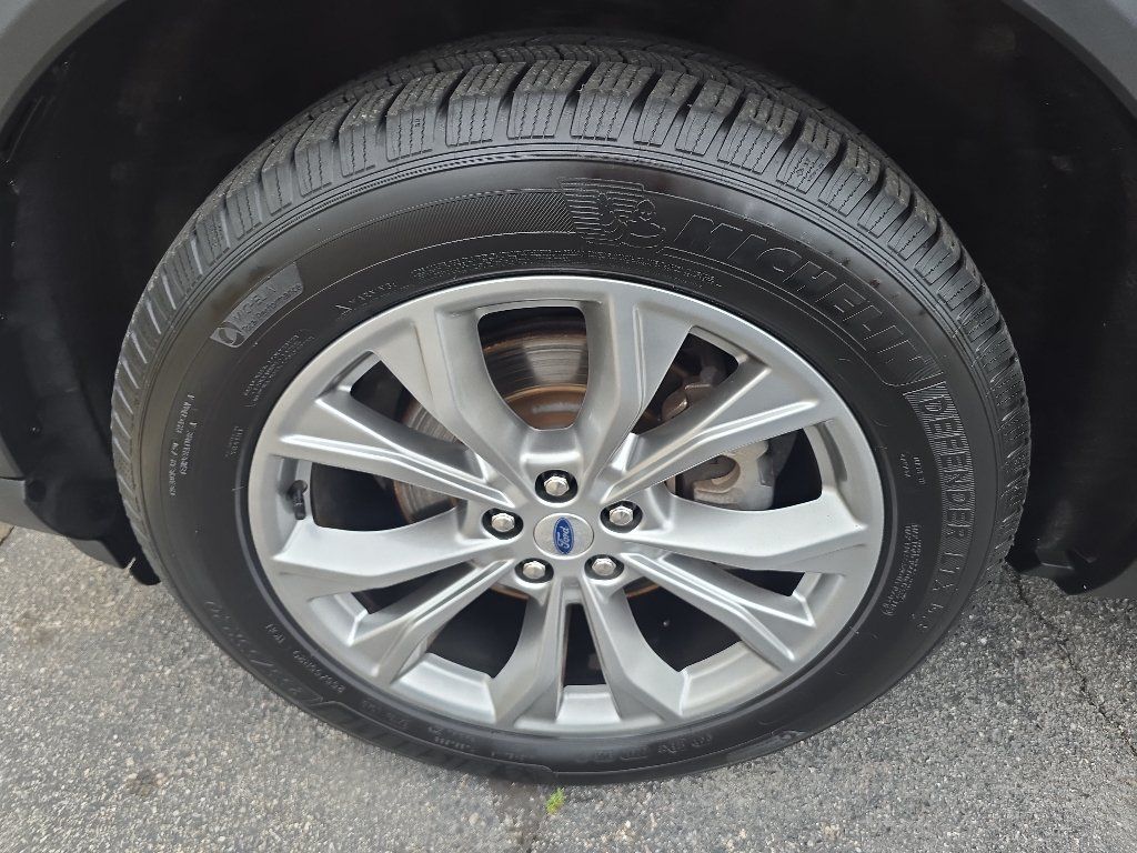 Used 2021 Ford Explorer XLT w/ Equipment Group 202A AWD/4WD image 38