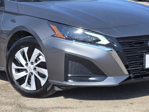 Used 2025 Nissan Altima 2.5 S FWD image 3