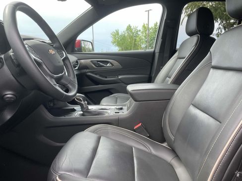 Used 2023 Chevrolet Traverse Premier FWD image 16