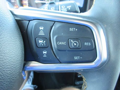 Used 2024 Jeep Wrangler Unlimited Sahara w/ Technology Group AWD/4WD image 28