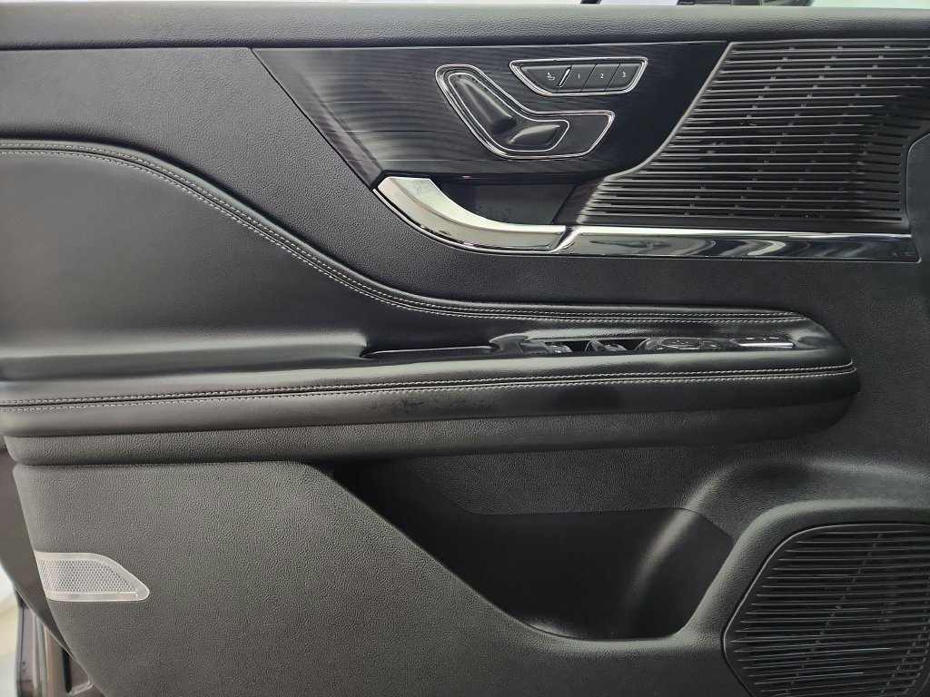 Used 2022 Lincoln Corsair AWD w/ Premium Package image 25