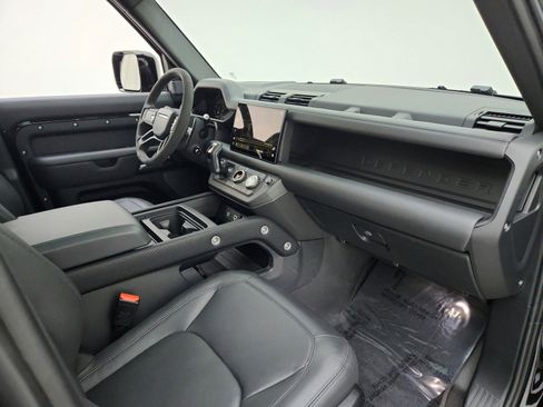 Used 2024 Land Rover Defender 110 V8 image 25