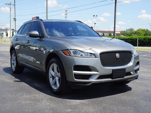 Used 2018 Jaguar F-PACE Premium AWD/4WD image 3