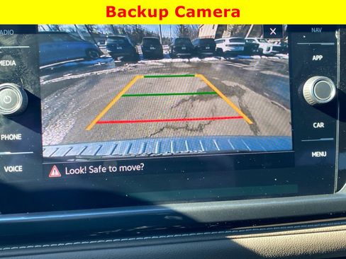 Used 2022 Volkswagen Taos SEL w/ Panoramic Sunroof Package image 12