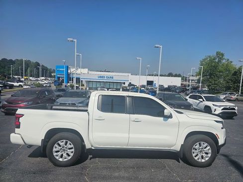 Used 2024 Nissan Frontier SV w/ SV Convenience Package RWD image 9