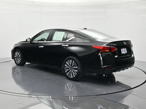 Used 2025 Nissan Altima 2.5 SV FWD image 7