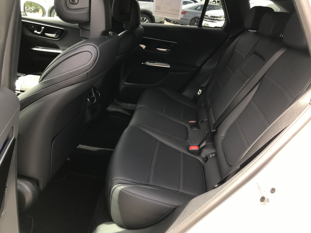 Used 2024 Mercedes-Benz GLC 300 4MATIC image 26