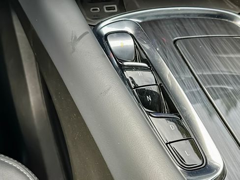 Used 2024 Buick Enclave Premium image 25