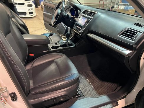 Used 2019 Subaru Outback 2.5i Limited AWD/4WD image 17
