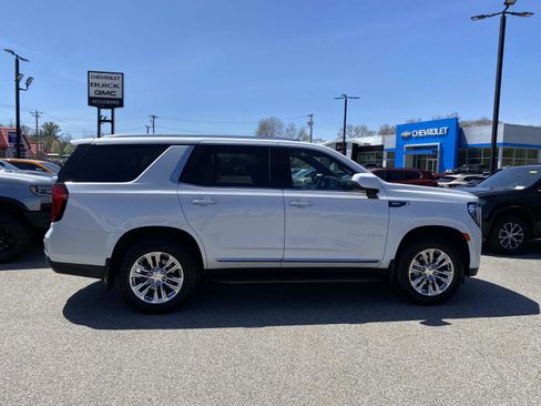 Used 2023 GMC Yukon SLT w/ SLT Premium Package AWD/4WD image 8