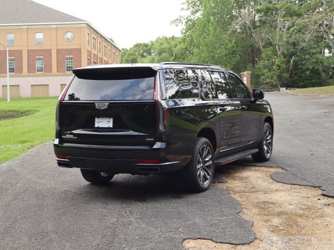 Used 2024 Cadillac Escalade ESV Sport AWD/4WD image 7