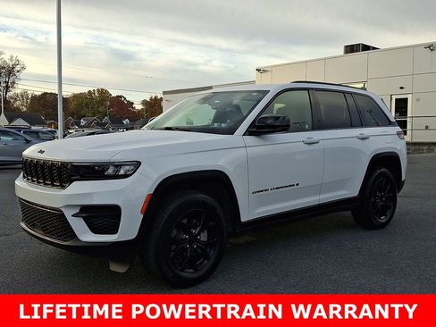 Used 2024 Jeep Grand Cherokee Altitude image 3