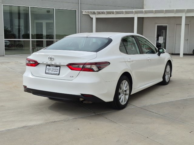 Used 2022 Toyota Camry LE FWD image 5
