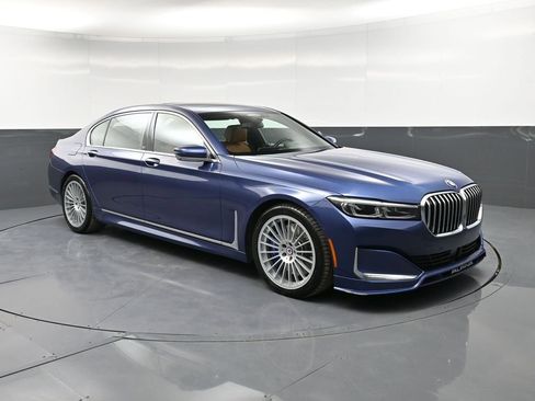 Used 2022 BMW ALPINA B7 xDrive w/ Luxury Rear Seating Package image 10