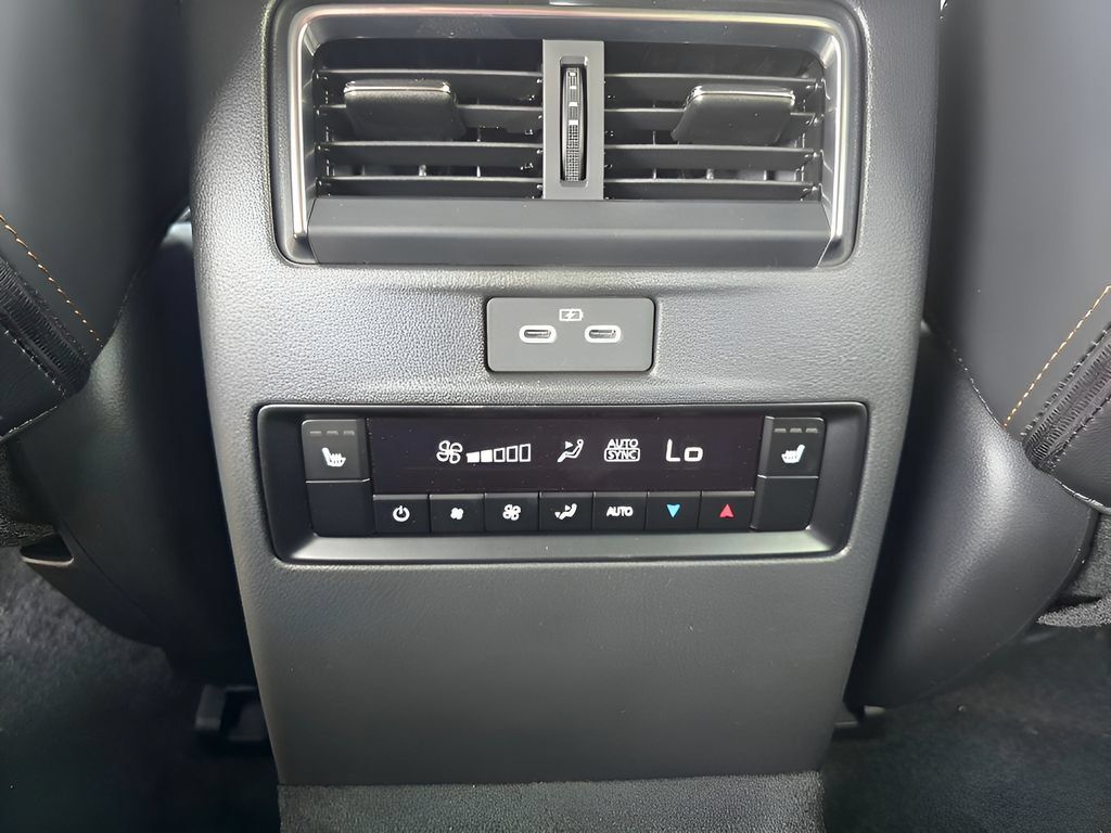 Certified 2025 MAZDA CX-70 Plug-In Hybrid w/ Premium Plus AWD/4WD image 28