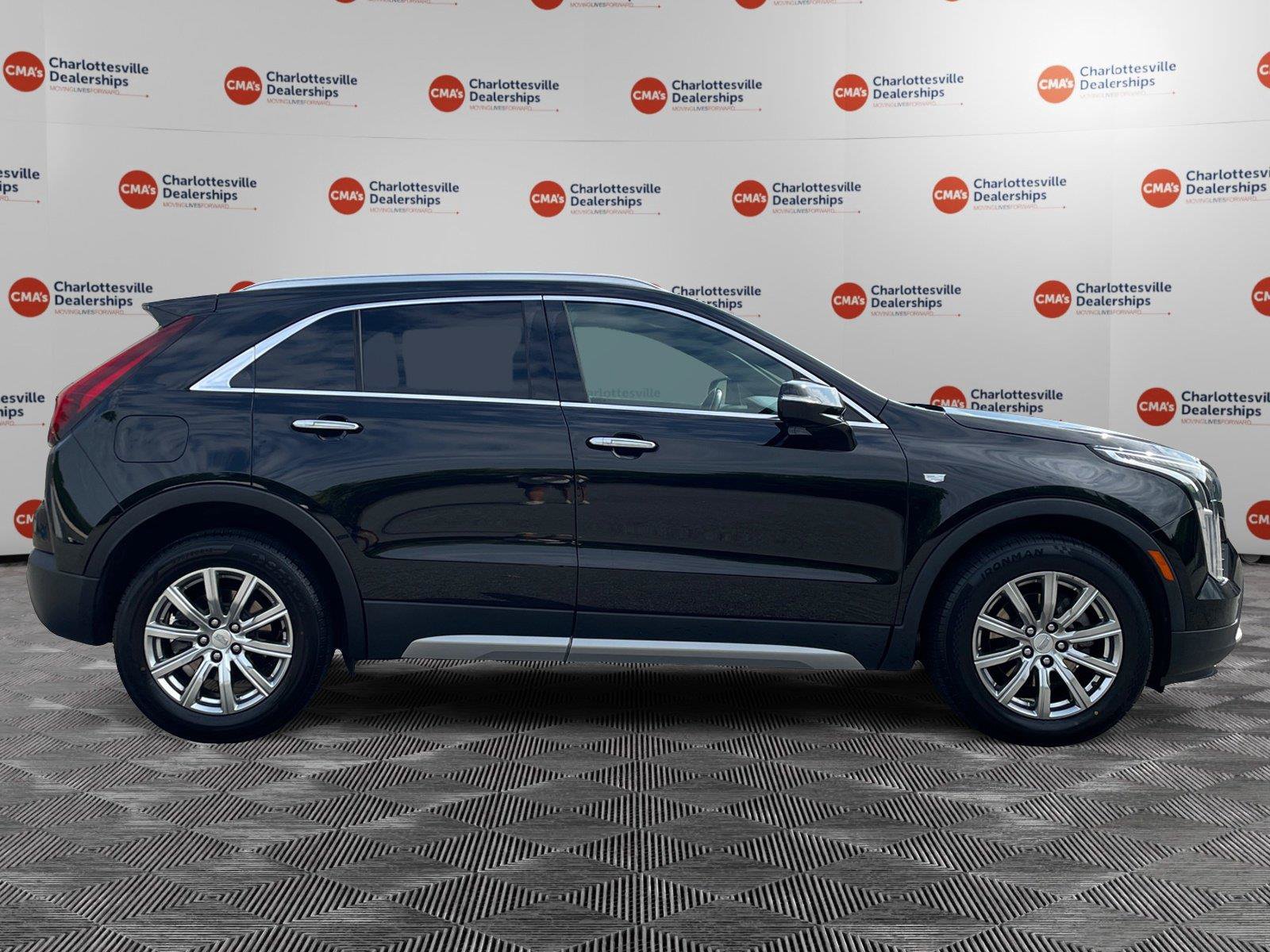 Used 2022 Cadillac XT4 Premium Luxury w/ Safety Alert Package FWD image 6