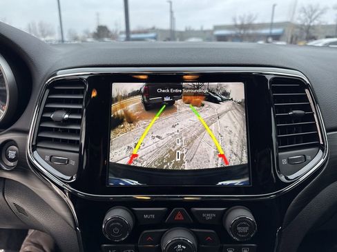 Used 2020 Jeep Grand Cherokee Altitude image 20