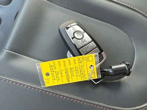 Used 2025 Ford Expedition Active AWD/4WD image 12