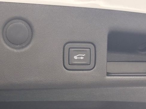 Used 2020 Chevrolet Equinox Premier image 11