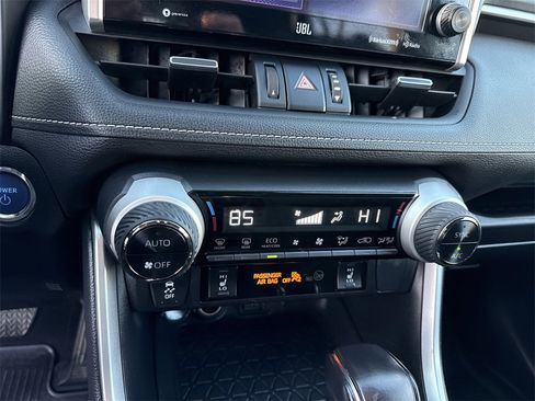Used 2022 Toyota RAV4 XLE Premium image 28