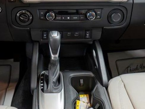 Certified 2025 Nissan Frontier SV w/ SV Convenience Package image 15