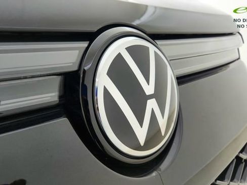 Used 2025 Volkswagen Tiguan SE R-Line AWD/4WD image 16