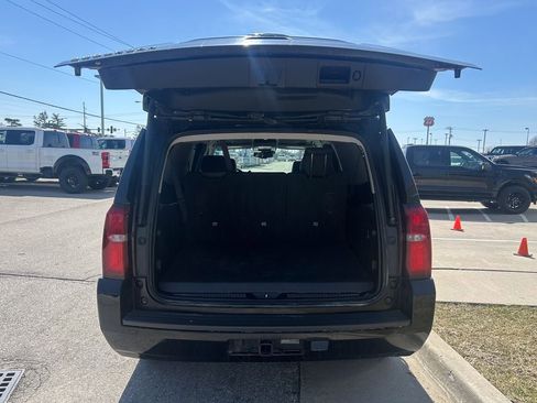 Used 2020 Chevrolet Suburban LT image 17