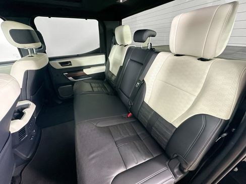 Used 2024 Toyota Tundra Capstone AWD/4WD image 31