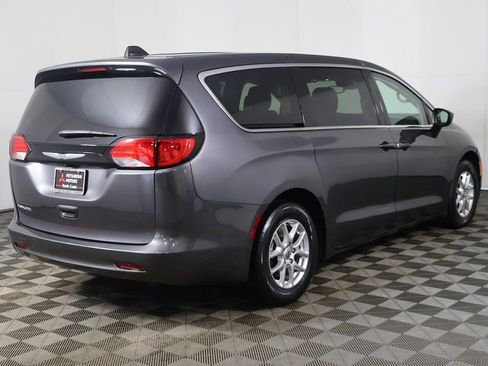 Used 2023 Chrysler Voyager LX image 7