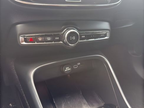 Used 2023 Volvo C40 P8 Recharge Ultimate image 18