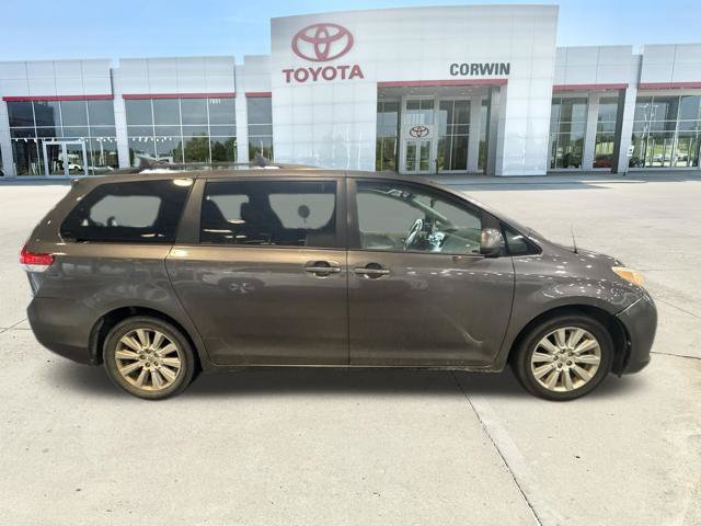 Used 2012 Toyota Sienna XLE AWD/4WD image 4