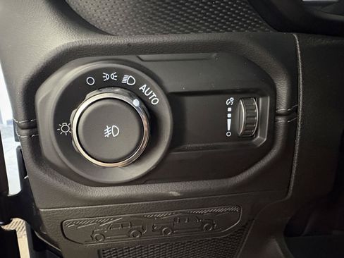 Used 2025 Jeep Wrangler Unlimited Rubicon AWD/4WD image 28