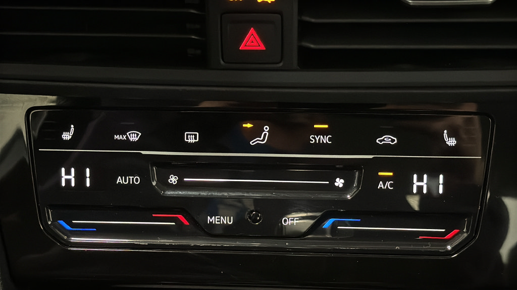 Certified 2025 Volkswagen Jetta SE FWD image 18