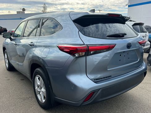 Used 2023 Toyota Highlander LE AWD/4WD image 6